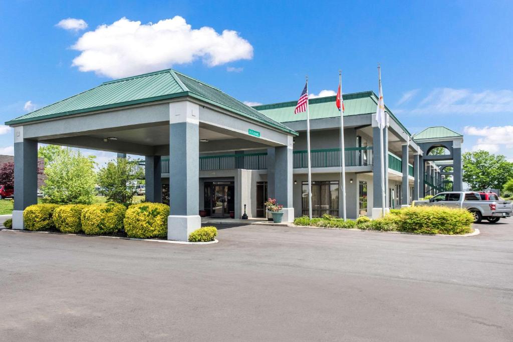 Photo of Quality Inn hotel located in Lebanon, TN.